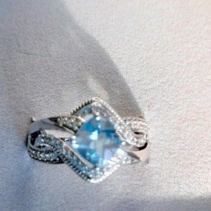 NWOT ZALES SKY BLUE TOPAZ RING